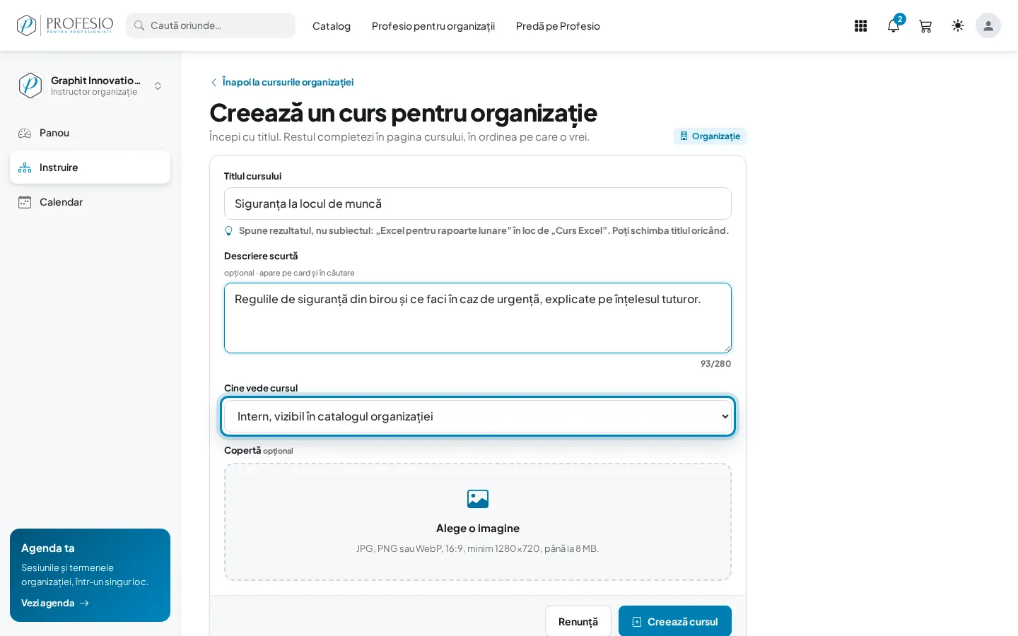 Formularul de curs nou, cu lista „Cine vede cursul”