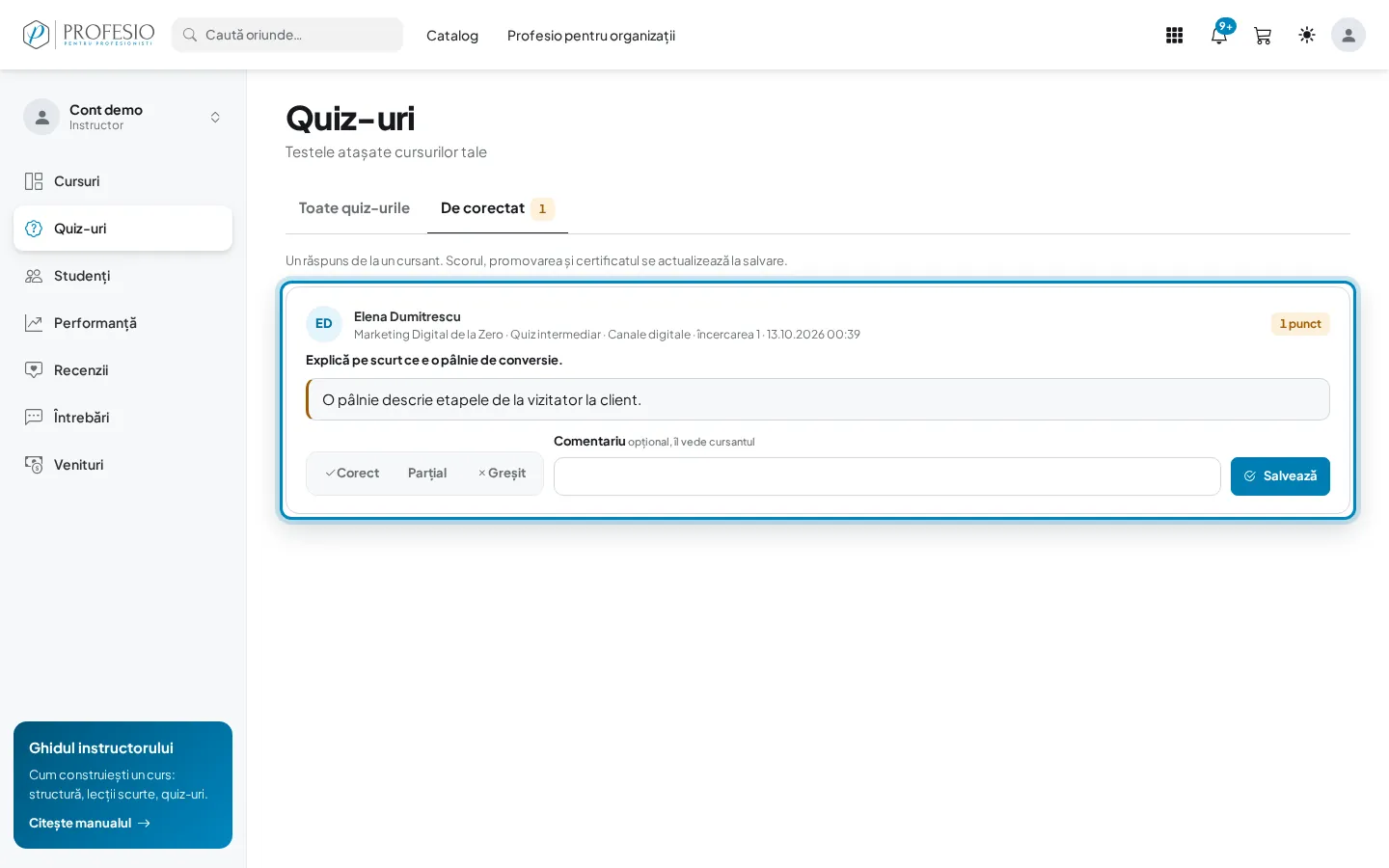 Fila „De corectat”, cu un răspuns scurt de notat
